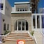 Hotel Emira