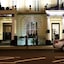 Huttons Hotel