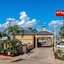 Econo Lodge & Suites