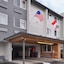 Clackamas Inn & Suites