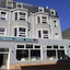 Oyo Wave Crest Hotel