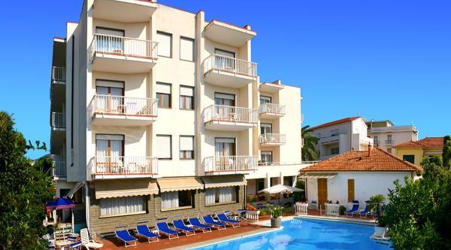 Hotel Golfo E Palme Diano Marina Da 70 Volagratis
